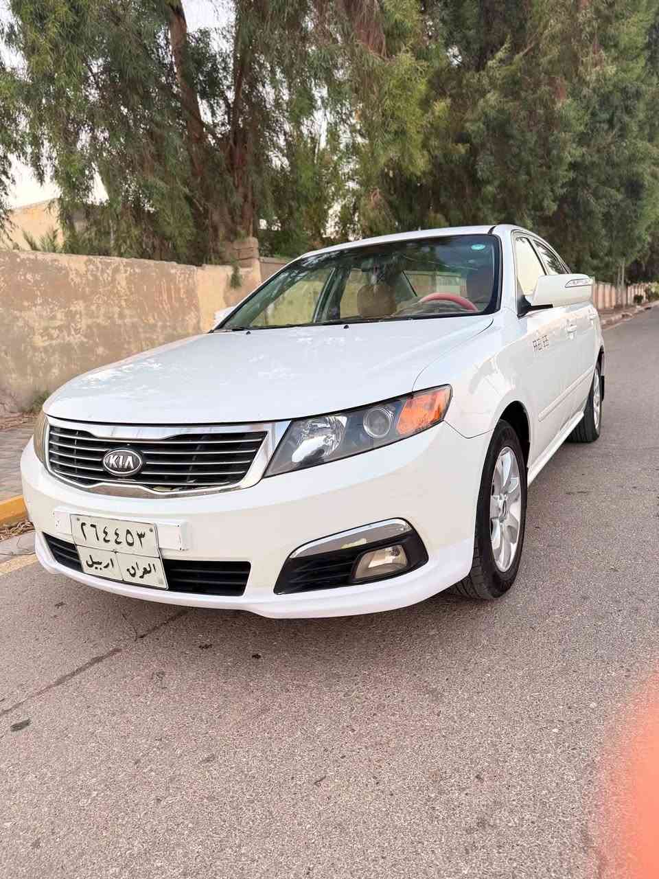 السلام عليكم اخوان
كيا اوبتيما لوتز 2010 
سيارة جديدة ونضيفة بمعنى الكلمه مال جناي ماناقصها برغي
كير ومكينه مكفولات كفاله عامه 
تبريد ثلج 
شاشه وكامرة 
حداديه جديده وكاله 
تخم تاير جديد 
ترايك لي مكان يعجبك بلعراق 
السعر ١٠٠ وبيها مجال 
اتصل 
***********
***********
