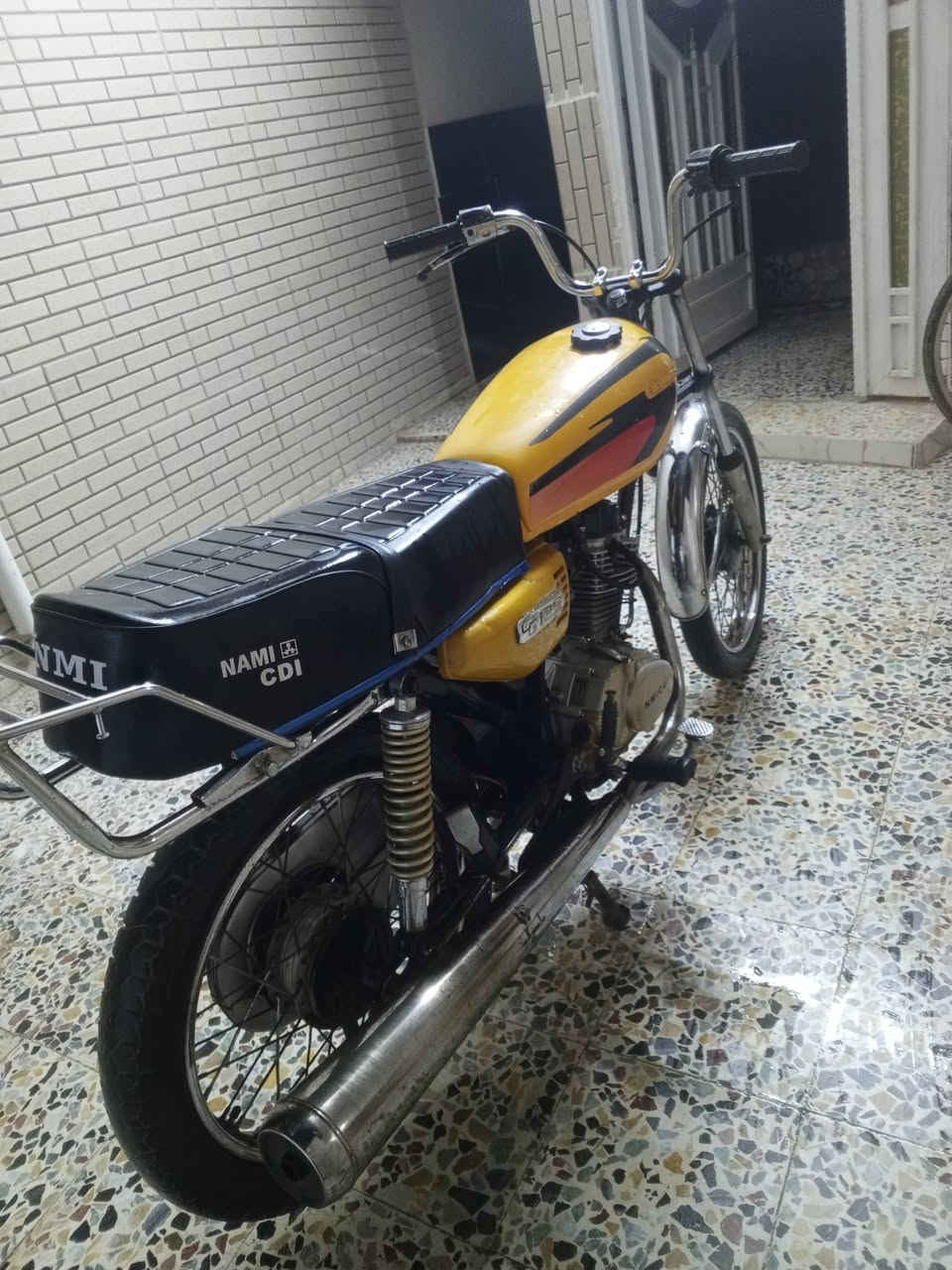 سلام عليكم دراجه وراق اصولي وكيله الحيدري. الفين وصطعش شاصي نامه الصلي ومكينته ام.تنس نضيفه ونعمه شلعه معدل. دراجه. كمله. مكمله ما نقصه. برغي كمله ونضيفه مكاني عماره حيل عسكري سعر 450.وبيه مجال قليل رقمي وتساب بس ***********
