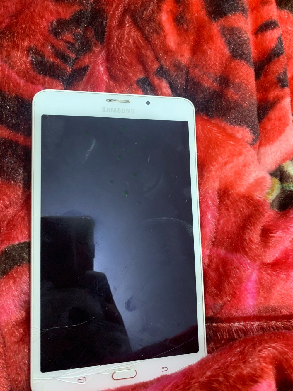 سلام عليكم ايباد سامسونغ ال iPad بس دقمه مالت الشغل وتطفي لازم تدوس بقوة والشاشة مفطره مكاني بابل بكرلي عبوديه رايده 35 ذاكره 32