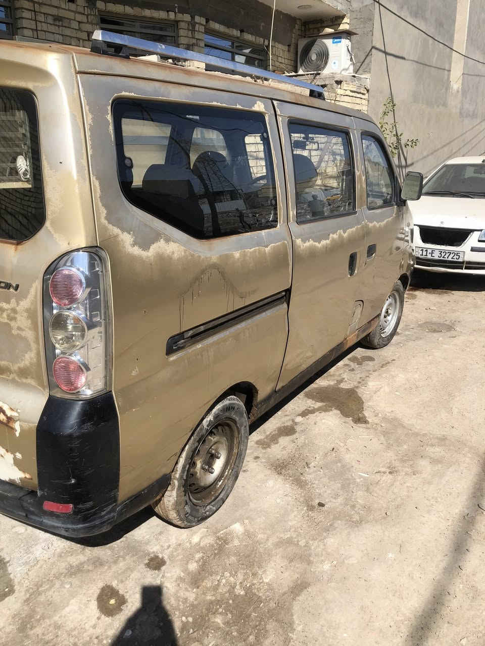 السلام عليكم ليفان 7 راكب مكينه وكير وصدر تخم تاير خير من الله كشرها ابلادي كله بس بيه هاي التصليه بالصندوك ناعمه كلش وجاهزه بدون تحويل صاحبه ضاع رقمه والسنويه تفاصيل بيه اكرر بدون تحويل ومكفوله من كلشي  سرقه او عشاير السعر 15 ورقه لاستفسار الرقم *********** مكاني بغداد الشعب
