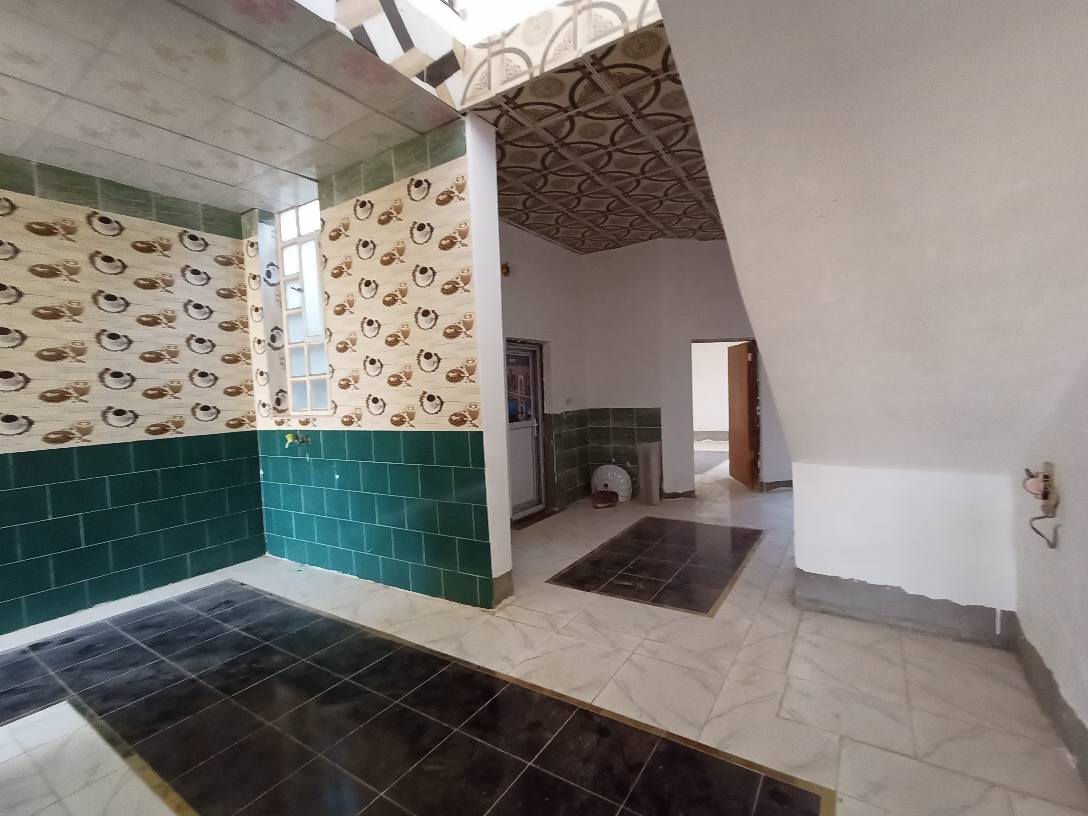 السلام عليكم 
بيت للبيع المساحه 150 م طابق واحد فقط متكون من هول ومطبخ وغرفة نوم كبيره 
للاستفسار الاتصال على الرقم التالي 
‏‪0 771 890 2506‬‏ مكلف بالنشر 
مكان البيت  ابو غريب بالحصوة قريب من شارع 30 بغداد, العراق
