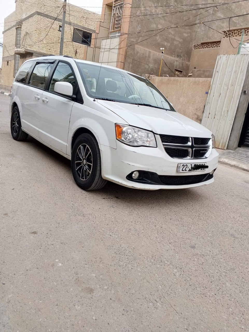 السلام عليكم دوج كرفان موديل 2018 مكينه وكير كفاله  مواصفات نص فل شاشه قلاب سيدي بواب كهربائية سبعه راكب تبريد 3قطع حداديه خلفي امامي جديده كهربائية فول شغال تخم تاير حدثه جوملغ وباب جهت اليمنه وارد امريكي بدون ارباك كفاله من الضبع  تريد تحويل او كاله سعر 160العنوان كربلاء ***********
