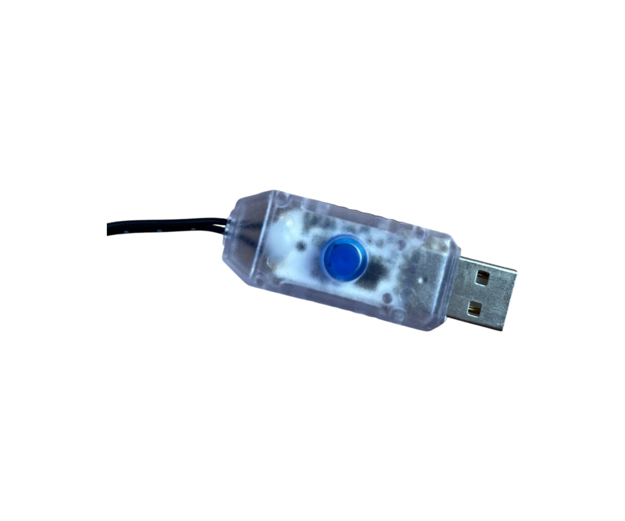 السعر 19الف دينار التوصيل 5 الاف
إنارة جدارية بشكل شجرة

الاستخدامات

مثالية لتزيين الجدران، الغرف، الممرات، والمداخل.

تضيف أجواء دافئة ورومانسية للمنازل والمقاهي والمناسبات.

مناسبة لتزيين جدران التصوير أو زوايا الديكور الحديثة.

يمكن استخدامها كإضاءة ليلية ناعمة ومريحة للعين.

المميزات

تصميم مبتكر يشبه فروع الأشجار بإضاءة LED دافئة تمنح لمسة طبيعية وجمالية.

تعمل بوصلة USB، مما يسمح بتوصيلها مع أي باور بانك أو شاحن أو كمبيوتر.

مزودة بزر تشغيل مدمج في السلك للتحكم السريع بالإضاءة.

سلك مرن ومتين بلون بني بطول حوالي 2 متر يمكن تشكيله وتثبيته بسهولة.

إضاءة موفرة للطاقة وآمنة للاستخدام لفترات طويلة.

خامات مقاومة للاستخدام الداخلي والخارجي الجزئي (بعيدًا عن الماء المباشر).

مميزات ريموت التحكم

أزرار تشغيل – توقيت – إيقاف.

8 أوضاع إضاءة مختلفة (Flashing – Fading – Steady وغيرها).

إمكانية التحكم في درجة السطوع (DIM):

- زر "+" لزيادة السطوع
- زر "–" لتخفيف السطوع

ميزة المؤقت TIMER لإضاءة تلقائية دون الحاجة للتشغيل المستمر.

محتويات الصندوق

شريط إنارة LED على شكل فروع شجرة بطول 2 متر.

سلك تشغيل USB مع زر تحكم.

ريموت تحكم لاسلكي متعدد الوظائف.

الملاحظات

يُفضّل تثبيته باستخدام مشابك صغيرة أو لاصق خفيف على الجدران الملساء.

تجنّب ملامسته للماء أو الرطوبة العالية للحفاظ على عمره. بغداد, العراق


**إذا كنت صاحب هذا الإعلان وتريد حذفه لأي سبب، رجاءا أرسل رسالة إلى الدعم الفني**