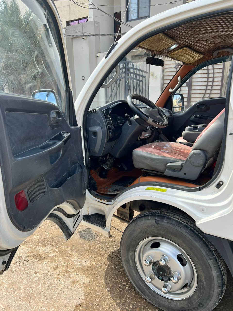 فحل ٢٠١٠ كير مكينه اكسل  كله على وضع الشركه كلشي شغال بيها  كفاله من الظربه صبغ  نص باب عكس السايق  رقم بغداد انكليزي بأسمي  
 جاهزه للعمل  السعر ١٠٧ بيها مجال 
مكاني نجف كوفه حي نيسان *********** واتساب واتصال النجف, العراق
