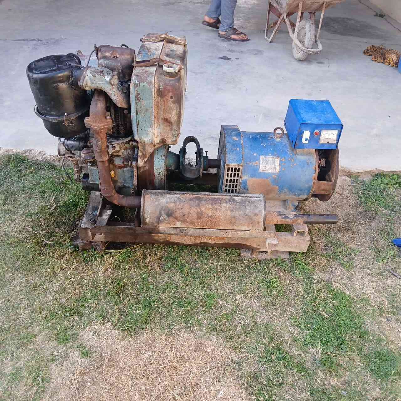 دويز الماني واحد بستم شغال 40 امبير كلش نضيف  واسط الحفرية اطراف بغداد السعر 750 وبيه مجال بسيط لتواصل ***********
