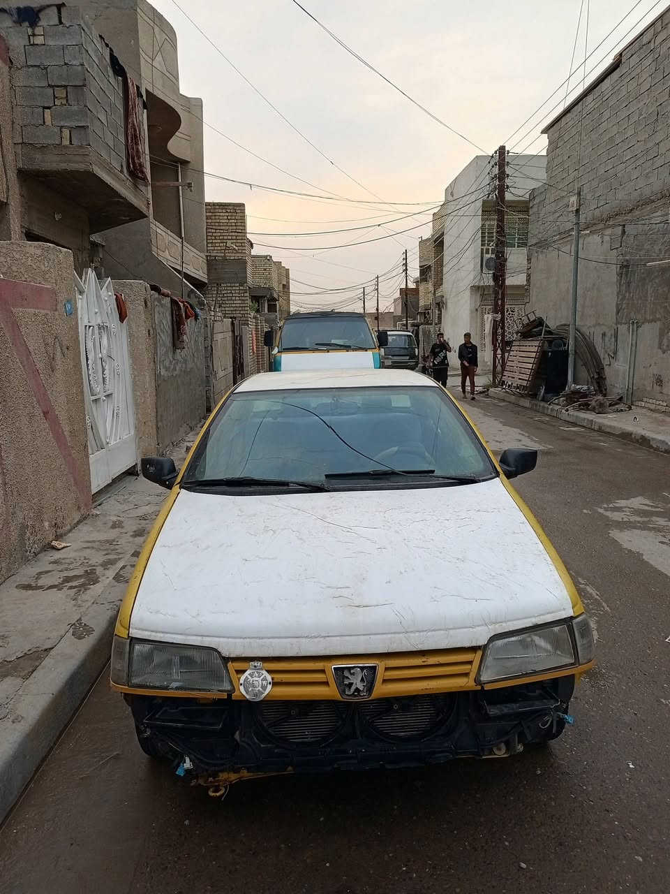 السلام عليكم بيجو روا مديل 2008 السياره حلوه ونضيفه 
صدر جديد داخل جديد مابيها لا ضربه ولا صبغ ولا خياس 
مكينتها بيها تبخير قوي السعر  15ورقه وبيها مجال العنوان بغداد الزعفرانيه  رقم ***********
