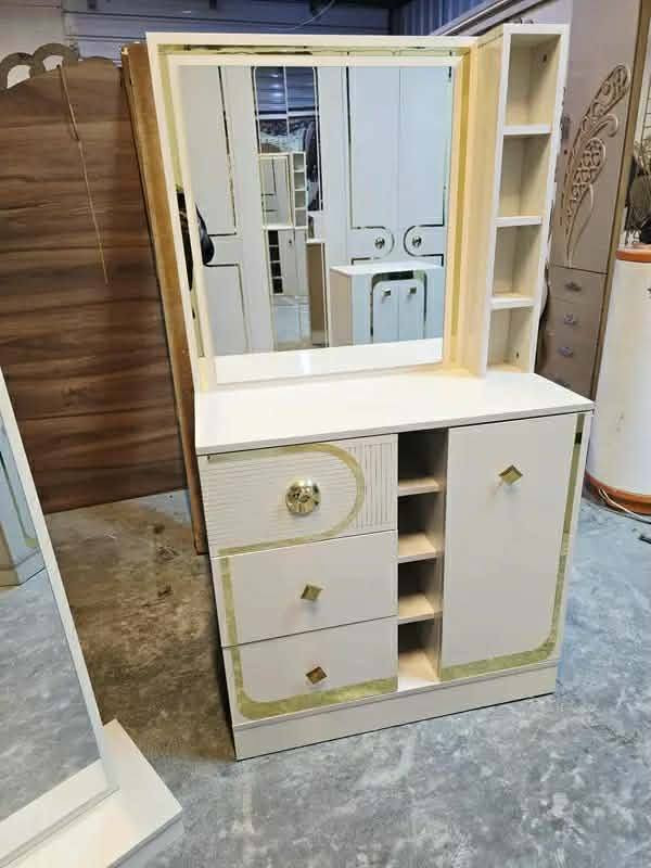 غرفة نوم اصدار 26 مستعملة تركيه
نضافة 95٪💯
عدد القطع / 9
نضام / ابواب💢
شازلونه/ مخزن 
سرير مخزن 
سكك هايدروليك 
قماش وتر بروف
سعرها / ٩٠٠ 💸
عموله 50 😍
شد ونقل داخل بغداد مجاني🚛
يوجود توصيل محافضات 🚛


**إذا كنت صاحب هذا الإعلان وتريد حذفه لأي سبب، رجاءا أرسل رسالة إلى الدعم الفني**