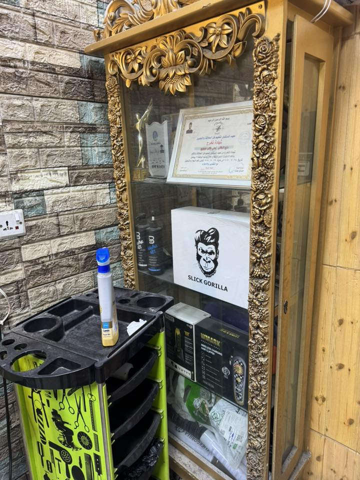 بغداد جسر ديالى
اغراض صالون للبيع 
مري 2 وميوزة 2 وفاترينا 2 
كرسي شيروكي 1 
عربانة وجهاز بخار 

هـ : ***********
