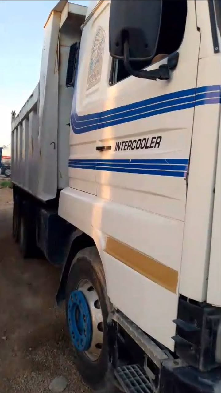 سكانيه سكس قلاب موديل 93 جاهزه الشغل تايرات نص عمر بدي مايلر
عنوان السياره الرمادي خمسه كيلو 
التواصل ***********
