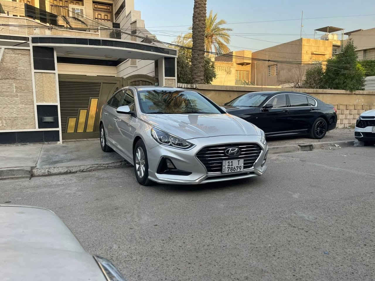 السلام عليكم  
للبيع سوناتا 2018. وارد امريكي. حادث چاملغ خلفي. ( صور الحادث موجوده + سونار مسويله)  رقم بغداد بأسمي. تحويل ثاني يوم. السياره بحاله جيده جدا. حداديه. امامي وخلفي جديد.  تخم تاير. قبل فتره شديته جديد. مابيهه نواقص. جاهزه.  محرك 2.400 
السعر. 120
مكان السياره.  بغداد. / زيونة 
للاستفسار *********** بغداد, العراق
