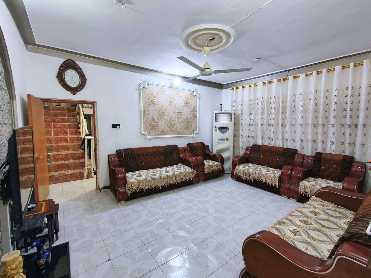 #للبيع #دار #سكن
 🏡 للبيع – دار طابق واحد في داموك
📍 الموقع: داموك، قرب الجامع وعلى الشارع العام، وقريب من مطعم علي جبار.
🔹 طابق واحد سنة بناء 2018 نضيف جدا 
🔹 غرفتين نوم 
🔹 موقع حيوي ومميز وسعر مناسب للموقع 
🔹 قريب من جميع الخدمات والأسواق
🔹 مناسب للسكن العائلي 
📞 للاستفسار والمعاينة يرجى التواصل خاص


**إذا كنت صاحب هذا الإعلان وتريد حذفه لأي سبب، رجاءا أرسل رسالة إلى الدعم الفني**