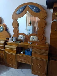 عرفه اخشاب للبيع جديده مابيها اي خدش سعره مليون 100وبيه مجال الاستفسار...