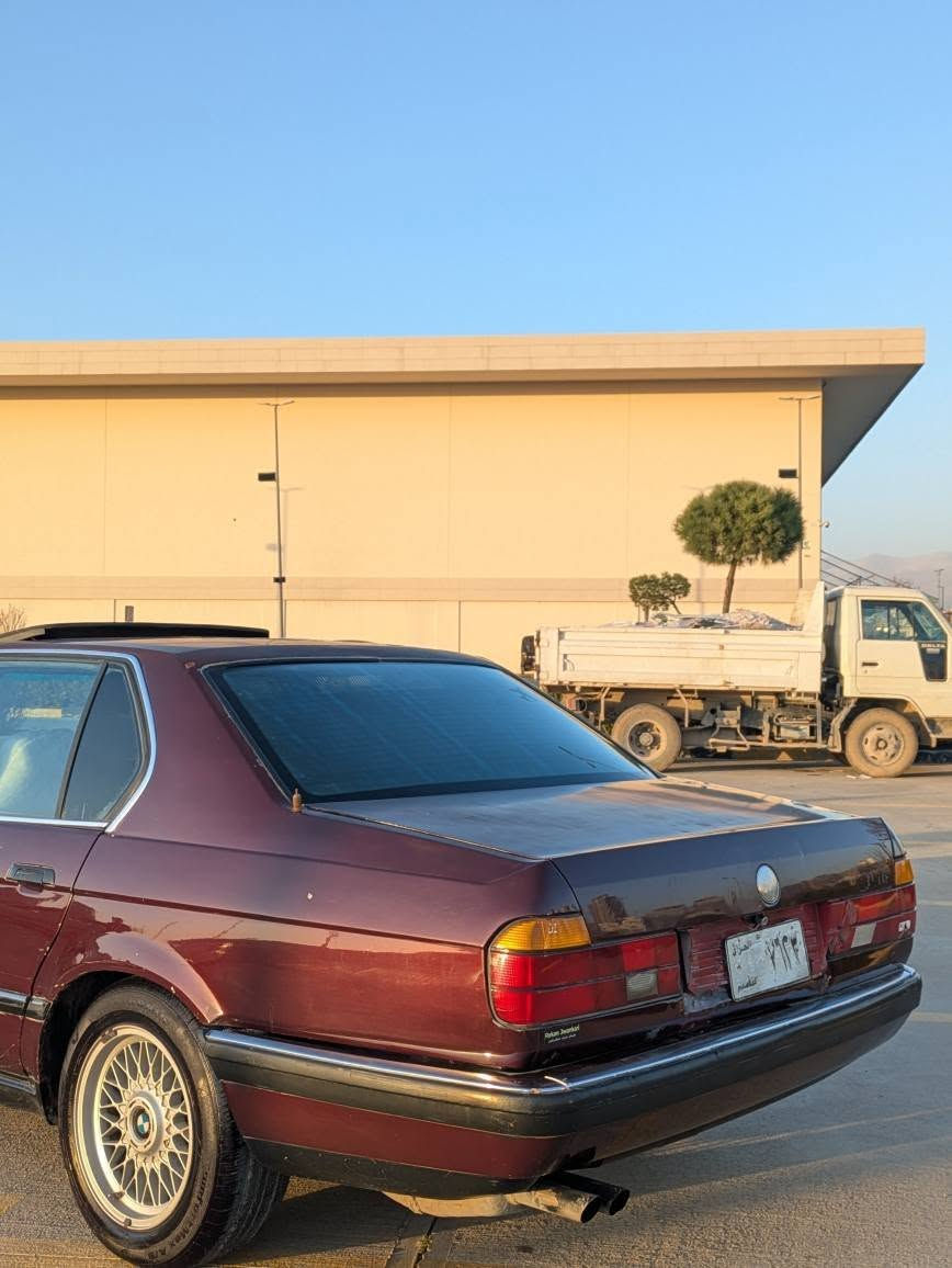 بیئێم 735 
گێڕ عادی
مۆدێلی  1992
 ڕەنگی مارۆنی 
ئاڕمی پلاستیکی سلێمانی ( بەشەرتی ئەوەلیات )
گێڕ و مەکینە بەشەرت
دەعمی نیە سەیارەکە زۆر جوانە
مواسەفاتی :  ناو ڕەساسی ،جام کارەبا ، سلاید ، سوکان کارەبا، تەبرید مەرکەزی
موس و بڕاوە و شان و سەقف و ئەوەلیات بەشەرت...
سعری: 26 گەڵا و معامەلەیەکی برایانە
 
 گۆڕینەوەش ئەکەین لەسەر دڵگرتن..

***********
*********** السليمانية, العراق
