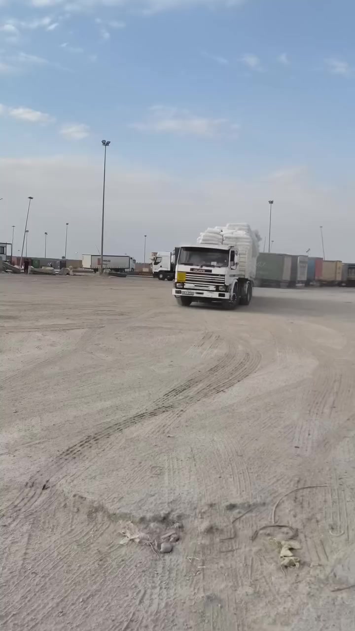 سلام عليكم سكانيه مشلح مكفوله كفاله عامه عربانه لمانيه دنكيرين مزوج واحد حرفش تخم تاير راس وعربانه السفسار على رقم ***********
