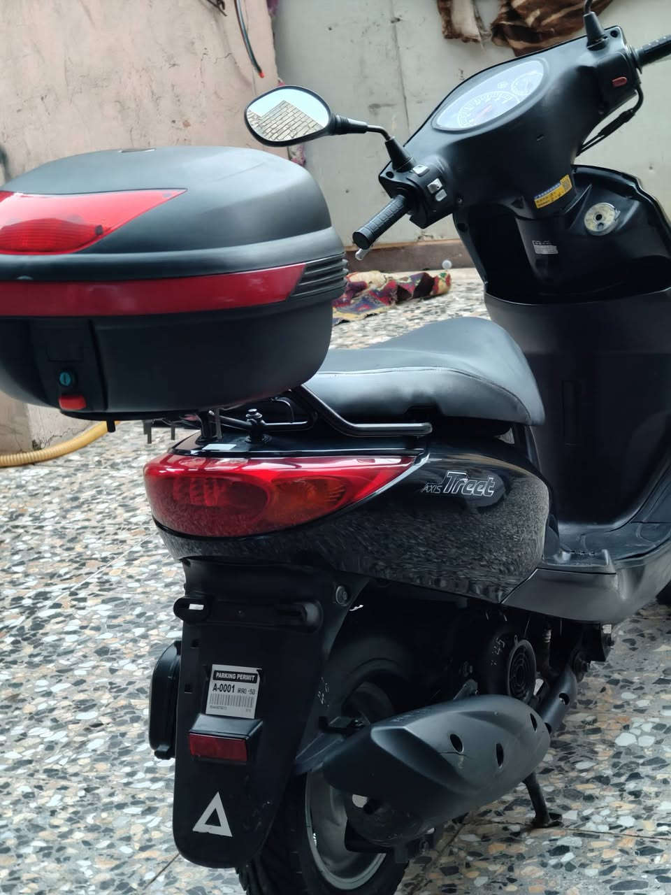 دراجة اكزز تريت دراجة جديدة وماشي 16 ألف
جيب وياك ألف فيتر وتعال افحص بعينك 
جنطه اصلية خوذة اصلية دبل سويج 
دراجة كلش جديدة والشراي يشلع اعيوني 
السعر قفلها مليون و600  
فدوة المو شراي وميعرف اسعارهن لا يعلق 
مكاني بغداد مدينة الصدر 
هاتف ***********
