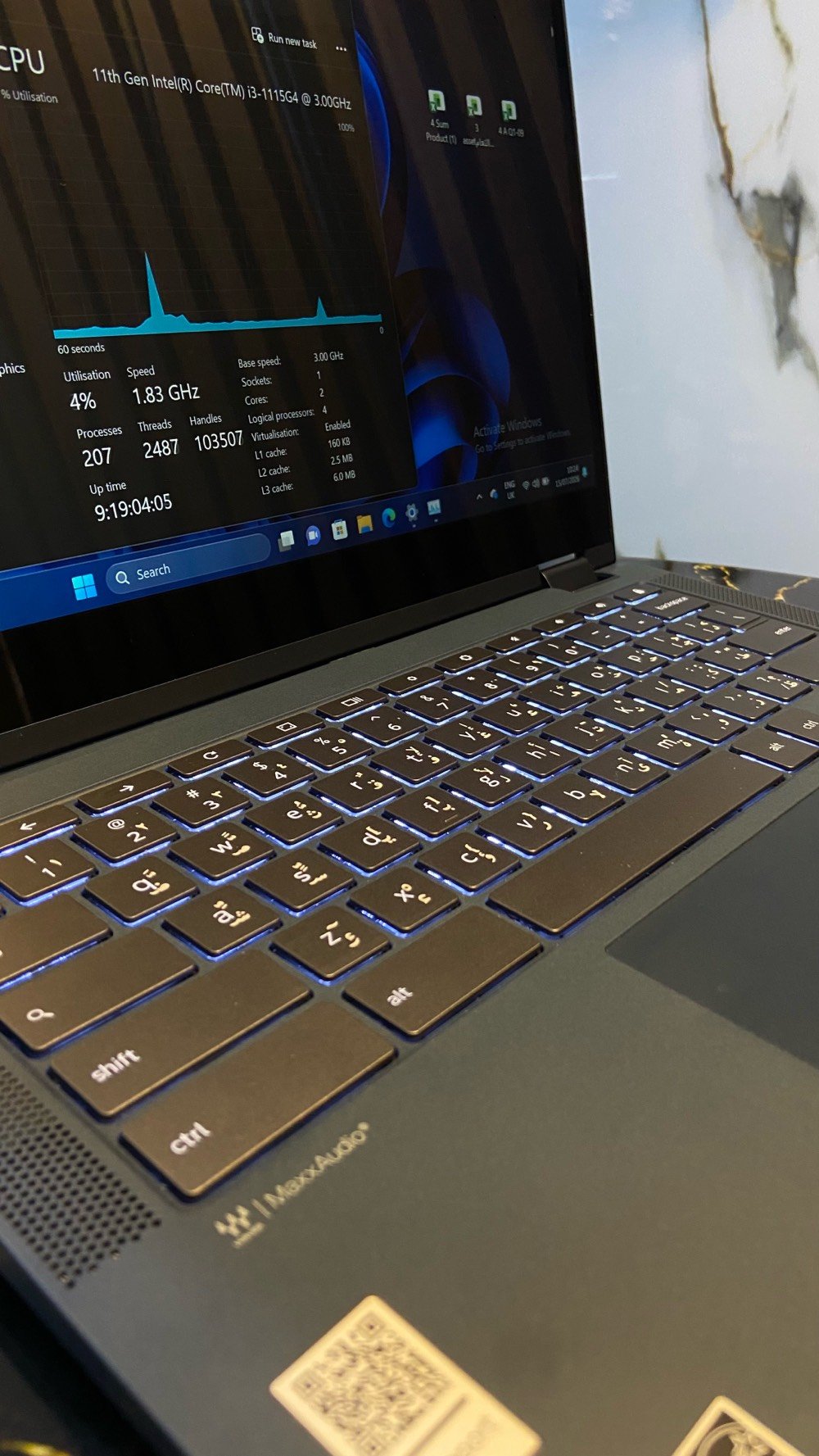 للبيع لابتوب Lenovo بحالة نظيفة جداً ومواصفات ممتازة للطلبة وللمهام المكتبية (Excel، تحليل بيانات، تصفح، وبرامج الأوفيس). الجهاز سريع وأداؤه مستقر.
المواصفات التقنية:
 المعالج: Intel Core i3-1115G4 (الجيل الحادي عشر) بسرعة 3.00 GHz.
 الذاكرة العشوائية (RAM): 8.00 GB.
 نظام التشغيل: Windows 64-bit.
 مميزات إضافية: الجهاز يدعم اللمس (Touch screen) ويدعم القلم (Pen support) مع 10 نقاط لمس، مما يجعله مرناً جداً في الاستخدام.

السعر: [ 350]
للتواصل والاستفسار، يرجى مراسلتي عبر الرسائل.