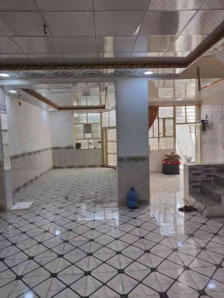 بيت 150 متر طابو زراعي 25 مقابل قرية الغدير غير مسكون حاليا شارع المطار شارع المطحنة أول فرع. للبيع فقط. السعر 70
يتكون من غرفتين وصالة مفتوحة على الهول الداخلي ومطبخ وصحيات داخلية و خارجية. 
للاتصال ***********. ***********
