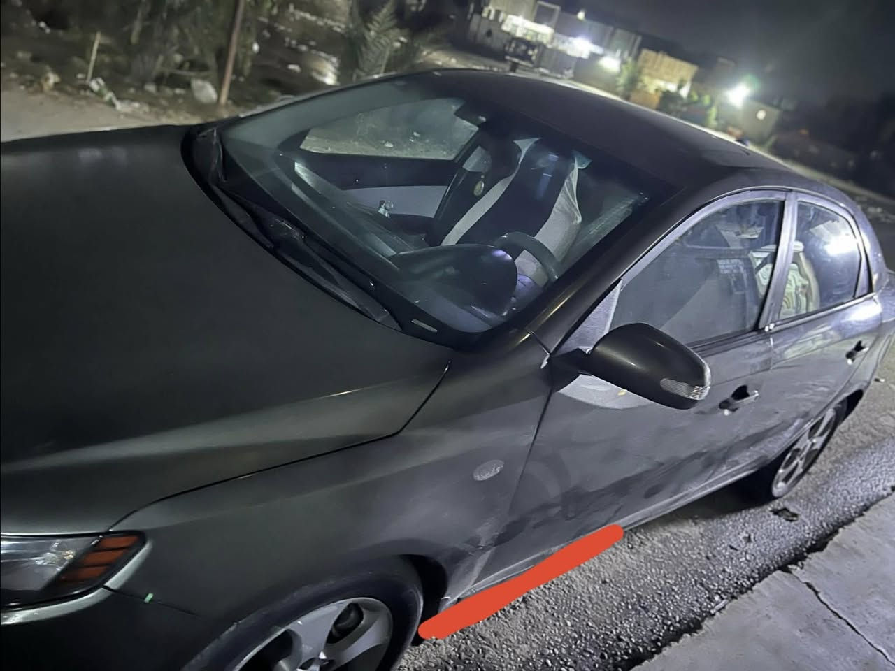 السلام عليكم 
من رخصة الادمن 
فورتي ١٠ كامل مواصفات عدا البصمة , السيارة مضروبه حزام الضربة ماشر عليها الحدادية نص عمر ، سعرها ٧٦ وبيها مجال واليحب يستفسر أكثر هذا ***********
