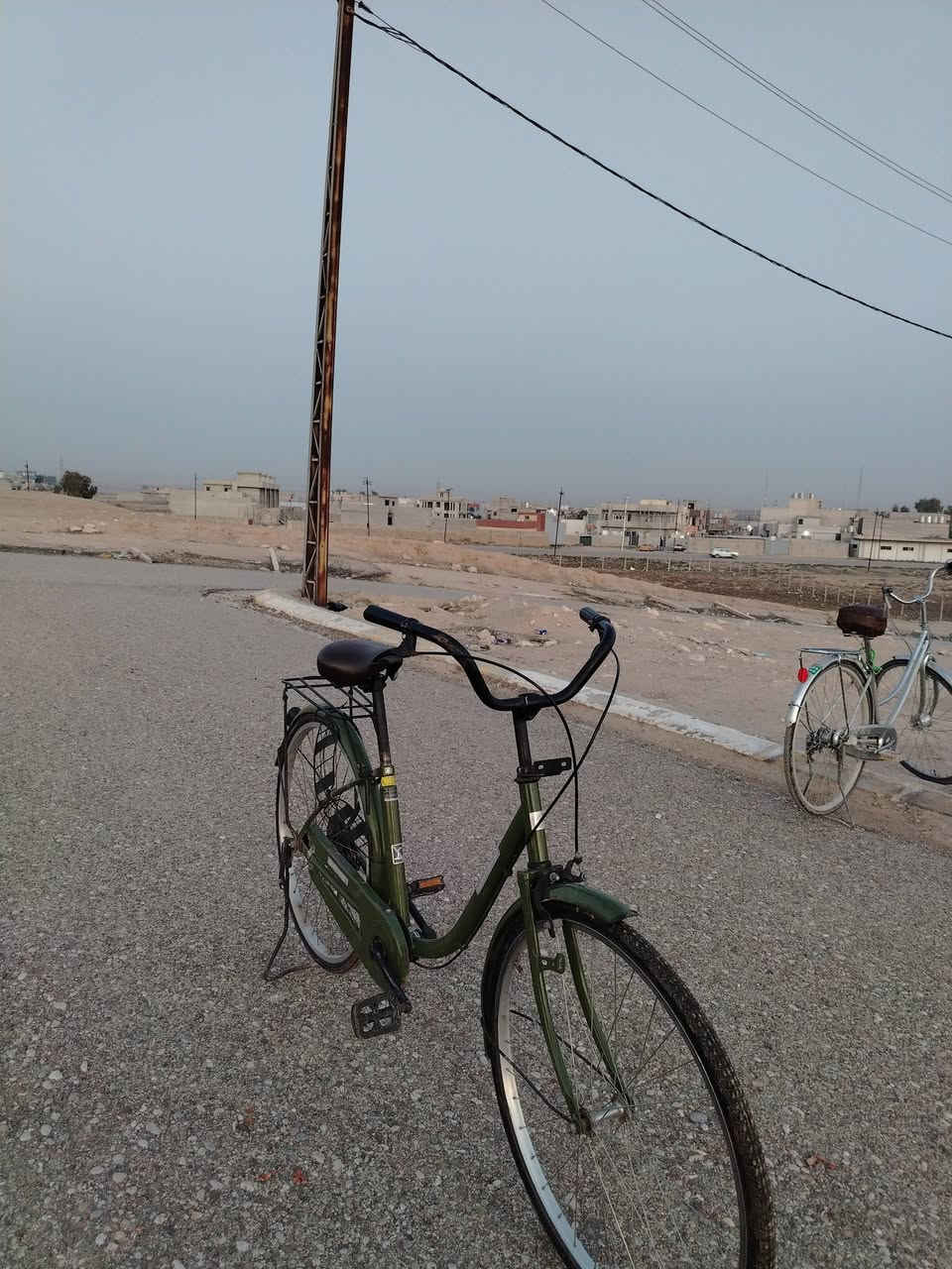 سلام عليكم بيسكل عبد الحليم للبيع  بيسكل نضيفه مابيه شي لونها زيتوني المرغوب ولونها حلو احلا من صوره حجم 26  للستفسار خاص او عل رقم.  السعر 45 وبيها مجال *********** مابيها واتساب  مكاني موصل الايسر
