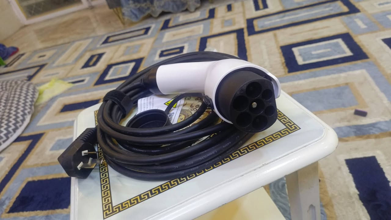 شاحنه بلاديه8A،BYD,السعر 80الف ***********حي الجهاد
