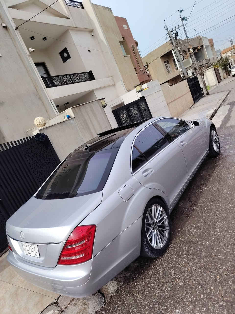 مارسیدیس s مە کینە 500  v8قە بات قە بات مواسە فات مودیل 2008
سیارە کە فول فول مواسە فاتە سیارە کە رە قە م بە غدا سە نە وی بلاستیک دوو بارجەسبوغی هە یە بی لیدراوە سیارە کە بیش و بشتی کە بسە بی شوختو قە ب و قوبە تا بلی خاوینە بە جدی مالی دوستە بە شە رتی گیرو مە کینەو تە بریدو  تە قە و رە قە و کارە بای دەیفروشم دینار مسروفی تیدا نییە  سیارە کە بانورامە یە ناو فی ئایبییە گوشین هیتە ری سارد و گە رم گوشین خە زن گوشین کارەبای  گوشینە کانی دواوە شی هیتەری سارد گە رمە کارە بای وە خە زنە دە بل گیرە بیشو بشت عە ساسە وە رادارە وە  تاخم بە ردەبیلادە 
نە ینوک کارە بای هیتە ر شە فتە هە ر جوار تە کە ر هە وای  بە شە ر سیارە کە زور خاوینە بە جدی مالی دوستە کامل مسروف  کراو جوار تایو ویلی نوی خراوتە زیر لایتە کانی ئیل ئیدی و بە رزو نیوی ئە بیت 
شوین هە ولیر 
ز.م
***********
سحر ۹٥ مجال
