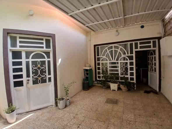 دار 200م في النجف حي ابو طالب مطلوب بحدود 80 للعقاري طابقين الطابق الاول صب بي مطبخ وإستقبال كبير وصاله وغرفتين وحمام والطابق الثاني عكادة وبي غرفتين وصاله وحمام  سطوح ثنين مو كل البيت مصور الي يريد يتفضل للبيت بشارع الطاقة السعر 280 وبي مجال الرقم:*********** النجف
