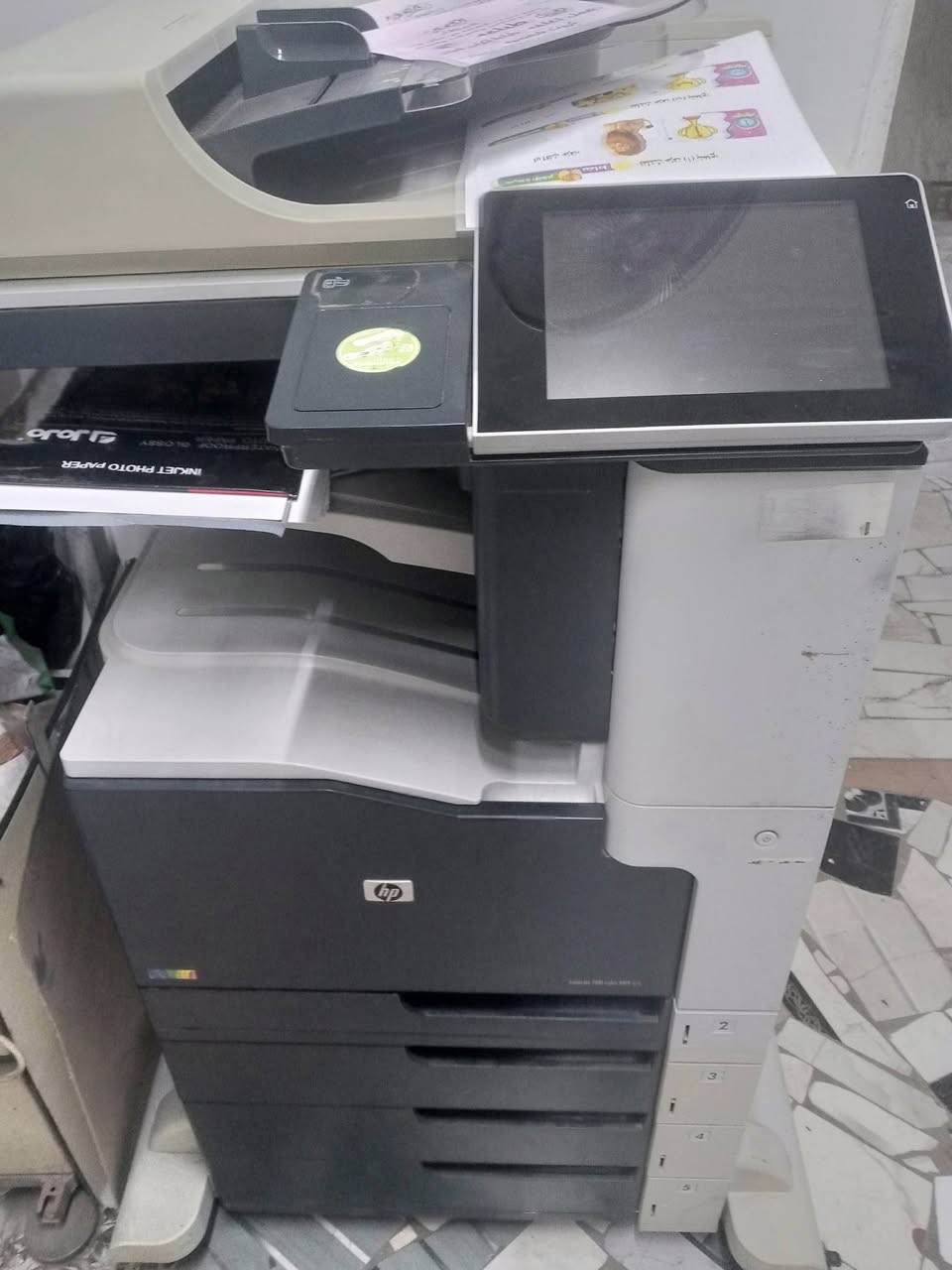 Hp laserjt 700mfp775
 محتاجه طقم الوان شغاله ابيض واسود فقط
اسكانر +طباعه من الهاتف نتورك+مقاسات ورق لحد A3+طباعه وش وضهر اوتوماتيك+5ادراج للورق
للتواصل 01211720394


**إذا كنت صاحب هذا الإعلان وتريد حذفه لأي سبب، رجاءا أرسل رسالة إلى الدعم الفني**