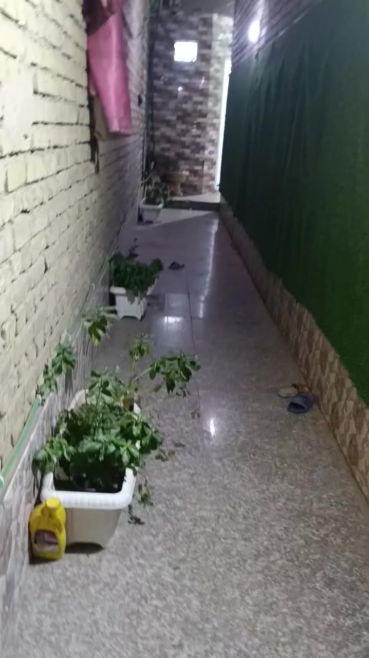 سلام عليكم بيت خلفي للبيع طابو صرف شارع ابو لبنان فرع صيدليه بدور بالقرب من الحديقه ومولد اياد طابوك بناء حديث درجه اولى مساحه ١٠٠ متر السعر ٨٠ وبي مجال بسيط 
تفاصيل اكثر إتصال ع خط وعلى واتساب ***********
