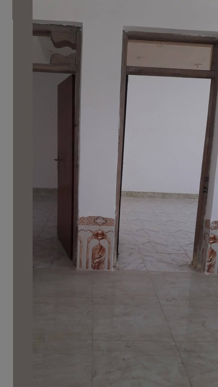 الشقة للايجار   🏡🏡
بناء حديث 
تتكون من  ٢ غرفه نوم  وصاله ومطبخ وصحيات
النعمانية  شارع  ٦٠  قرب جامع جعفر الطيار مجاور الصيدلية.
  للاستفسار الاتصال
***********
