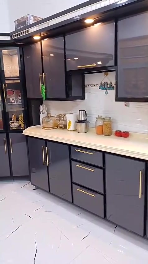 كاونتر للبيع 18متر كلش جديد مستخدم شي قليل التواصل ***********واتساب
