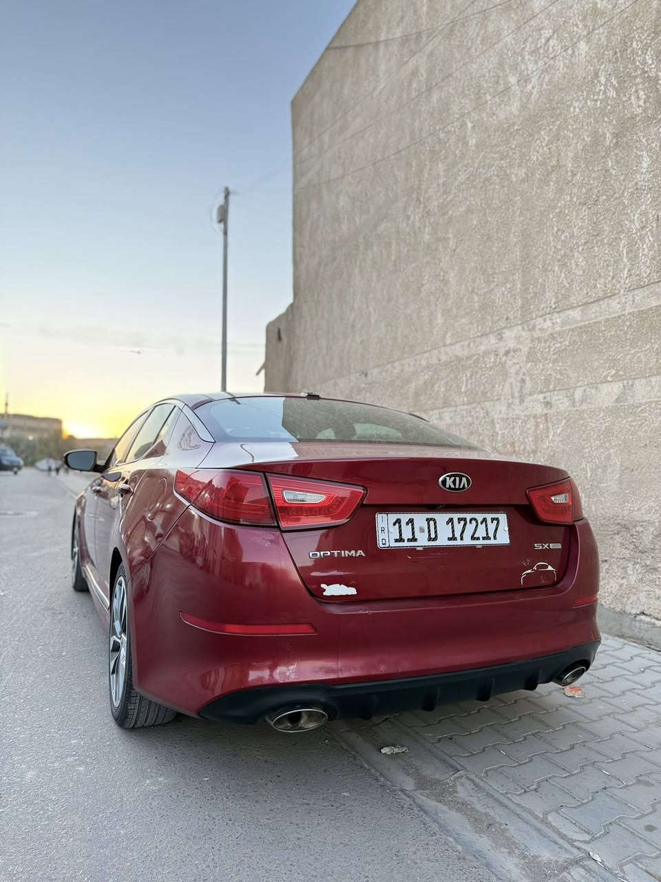 السلام عليكم
كيا اوبتما 2014 شكل ال 2015
وارد امريكي (sx)
بغداد رقم انكليزي الجديد (مميز) 
بأسمي مداور ثاني يوم 
فول مواصفات ماعدا البانوراما
كرسي السايق كهرباء 
اربع بصمات 
الداخل جلد اسود 
دشبول كادنزه 
شفتات 
لد امامي خلفي 
زنون 
بلاجكتور بقلاوه 
ثلاجه بالجكمجه
كامره خلفيه
تبريد خلفي
الكاعيه مغلفها جلد 

محركها 2400 gdi
ضربتها جاملغ وبنيد وبيه قطع رش بسبب اللون كلير 
صور السونار مرفقه بالمنشور 

سعرها  108 وبيها مجال  
مكاني نجف رقم الهاتف ***********
