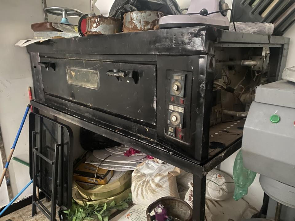 السلام عليكم غراض معمل كيك ومعرض
للبيع …… صح مستعملات بس الل يشهد الغراض 
يخبلن جودة ممتازة ❤️
للاتصال ***********
