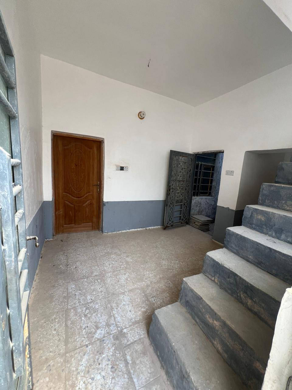 السلام عليكم بيت في علوة الفحل المساحه 55 متر بناء غرفه صاله مطبخ حمام مكشوفه البيت قرار 25 يعني مشمول بلتطويب البيت جاهز و ممسكون البيت منطقته حلوه كذالك السعر 15 قفل و مستعجل على بيعته رقم تلفوني ***********
