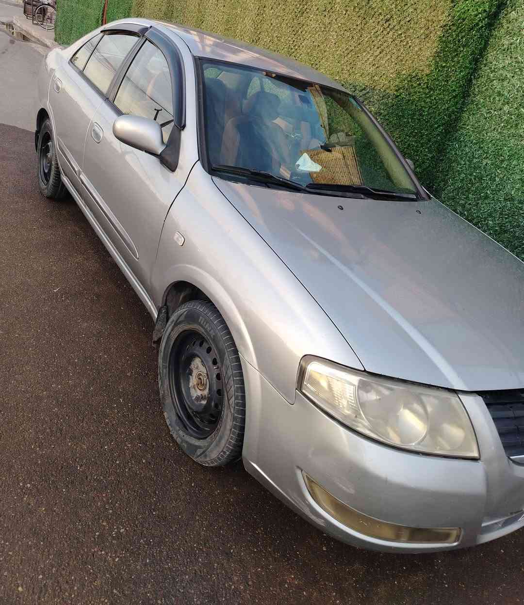 نيسان صني ٢٠٠٨
رقم بغداد ٢٠٢٩ السنوية بيهة جاملغ خلفي ضربة وصبغ مع رش جزء من الباب الخلفي والصندوق

سيارة نظيفة. غرفتهة حلوة ونظيفة الاتصال هاتف ***********
