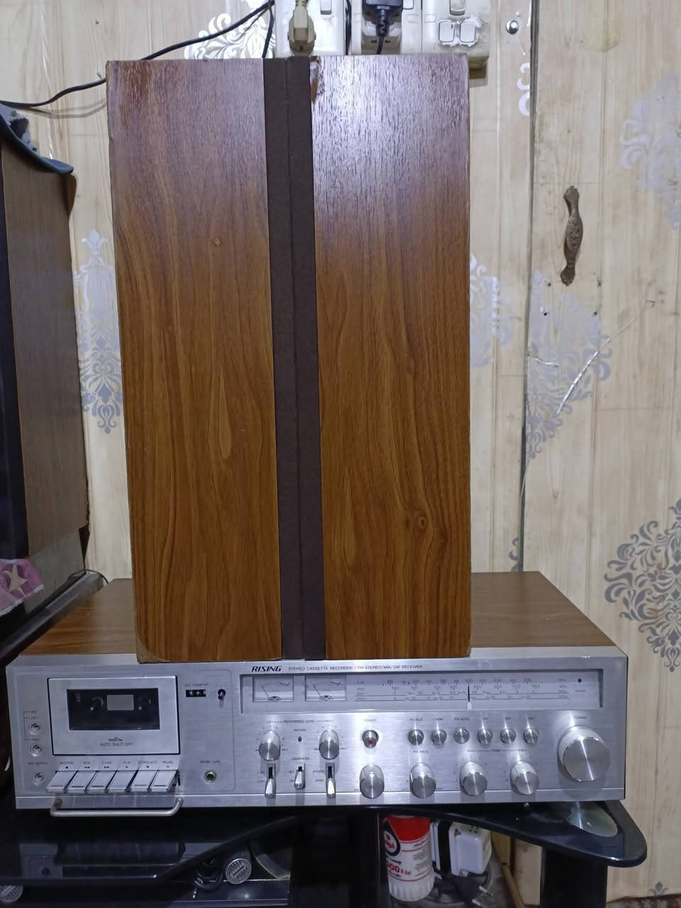 للبيع 
مسجل راديو ( رايزنك.RIZING) 
إستيراد مؤسسه بدايه الثمانينات راديو 4 موجات مع ال fm ..جداً نظيف شغال وبحاله ممتازه جدا خالي من التصليح والعيوب نهائيا بلاد وضع شركه 
للاستفسار (***********) متواجد واتساب ماسنجر.. يوجد توصيل 
 ((السعر مراسله الصفحه))
