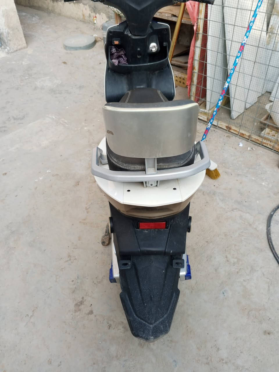 دراجه شحن ماكس لبيع كله شغاله ونضيفه سعره 450 وبيه مجال قليل ***********
