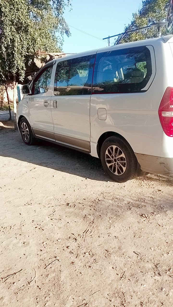 السلام عليكم استاركس للبيع موديل 2011مفتوح ومحور مسكر مكينه قبق اسود بلاديه مال 12 ✈️ سياره فول مواصفات مكفوله عده الجاملغ الخلفي صبغ فقط السياره بسمي وشرط المداور لاستفسار عله الرقم *********** مكان السياره بابل قضاء القاسم
