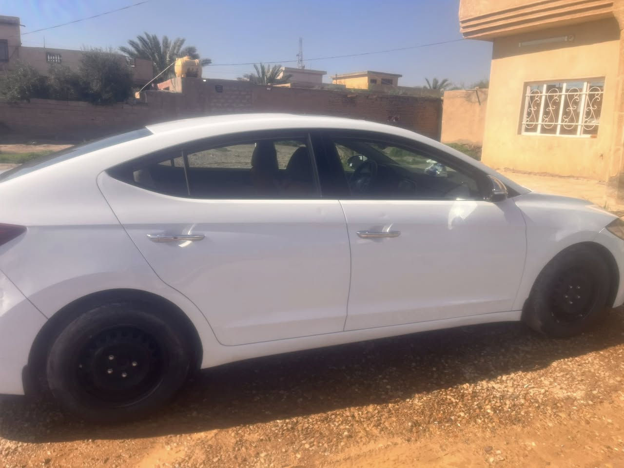 19 سوبر فول عدد البصبه ماشيه 250 الف بسمى مكانى ديالى *********** السعر 145 بيه مجال شى قليل
