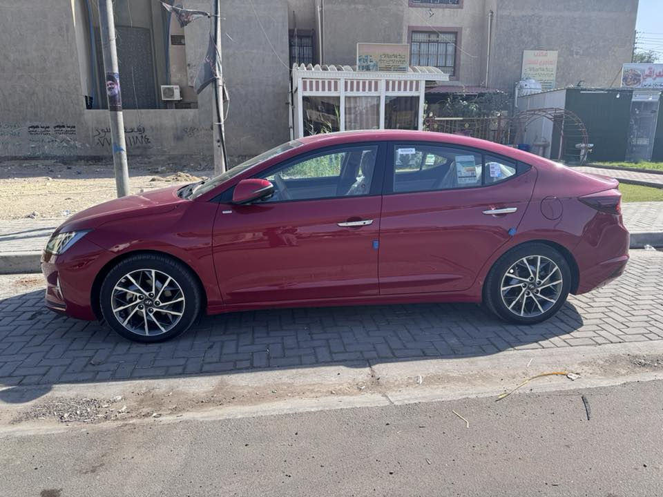 السلام عليكم 
النترا فول 1/1 رقم بغداد 
خليجي ماشيه 84 
السعر 167 بيها مجال بسيط 
مكفوله السياره ماعدا طخه الباب الخلفي 
الاتصال على الرقم ***********
