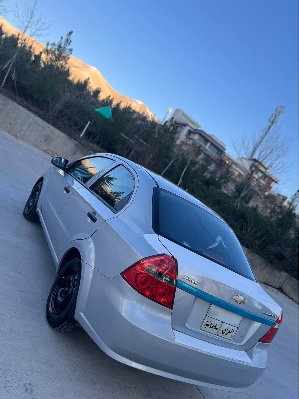 ئەڤیۆ ٢٠١٠ ڕەنگی ڕەساسی گێڕعادی ناوڕەش سێ پارچە بێ ناوگرتن تۆزێک کاڵبوونەوەی هەیە سەنەوی بەسەر نەچووە شەش مانگی ماوە کێڕ و مەکینەی بەشەرت پێشو دوای کەپسە زۆر جوان ماوەتەوە و چوارتایەی لۆکی لە ژێرە 
ژ.م.  کاک پەیوەند ***********
نرخی:٦١ و مەجالێکی کەم السليمانية, العراق
