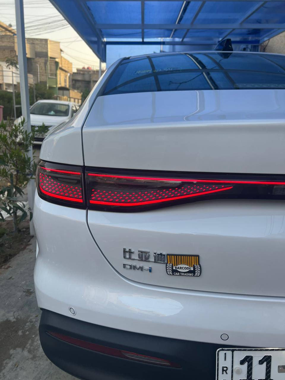 السلام عليكم 
للبيع BYD  2025
سيل 5 
 فول مواصفات أعلى فئه 13 كامره وبصمه وفتحه وكشن كهرباء ركن تلقائي وكارت 

كفاله عامه من الزلغ والرصعه 

ماشيه 800 كيلو فقط 

رقم بغداد بسمي شخصيآ

مكان السياره بغداد 

الرقم ***********
