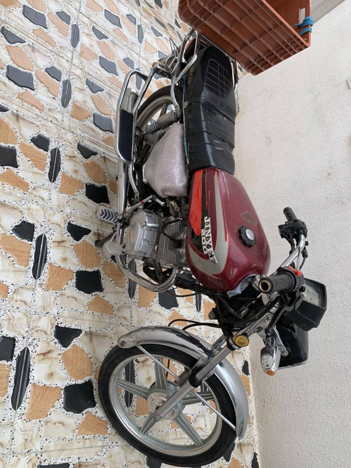 دراجة جني. موديل ٢٠٢٠. شرط مكينة200 كبس مامفتوح وكهربائيات كلة شغالة بس باتري اشوية ضعيف  والسعر ٤٣٠ و بيهة مجال قليل والدراجة ناعمة كلش. واللي شراي يخابرني.  ***********
