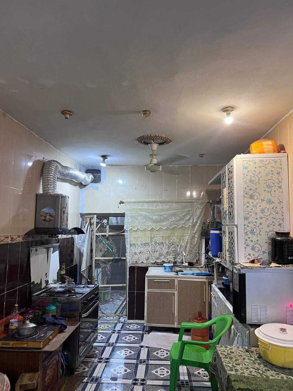 دار لبيع مساحه (١٠٨م) الواجهة (٨م) ونزال (١٣ ونص م) موقعه تقاطع الوثبه قرب سعد قصاب ( مالك صرف بستنه ) خدماتها موجوده مجاري وتبليط  وغيره  قريب على شارع رئيسي متكون غرفه نوم وصالة ومطبخ واستقبال وصحيات ومنور وطابق ثاني غرفتين نوم و سطح  ***********
