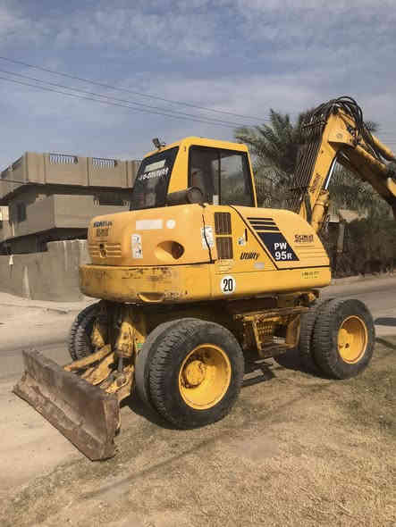 للبيع حفارة كوماتسو جاهز للعمل رقم سليمانية ***********
