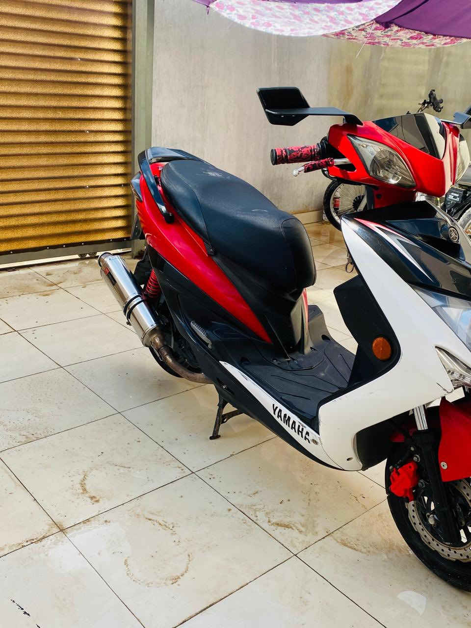 السلام عليكم دراجه سكنس لد ياباني قبق نفخ ياااااباني مو كوري للبيع مرقم سنويه وكامل رقم ذي قار كهربائيات كلها شغاله حساسات كلها شغاله اشاير عالي ناصي هورن سلف كلشي شغال ونضافه المكينه والكهربائيات شوفت عينك بعد مكاني الناصريه رقمي: ***********
