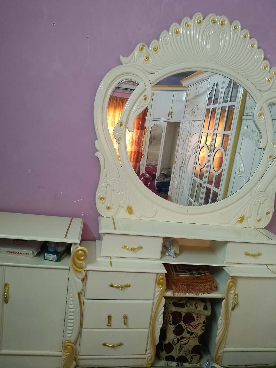 غرفه عراقيه تصميم  تركي حديث  جديده الغرفه ممستخدمه هواي للبيع 
***********
