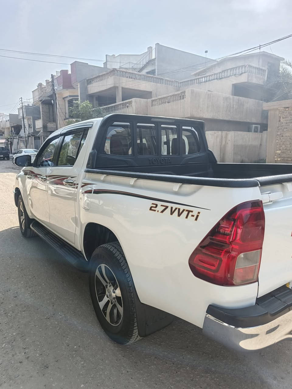 السلام عليكم : هايلوكس موديل 2016  دفع رباعي 4×4 محرك 2700 ماشيه 174الف مكفوله من الصبغ والتبديل بيه بارد موضح بالسونار مع المنشور والباقي كفاله كير محرك كفاله صدر تبريد تخم تاير كله جديد السعر 238 مكان السياره بغداد الدوره 
***********
