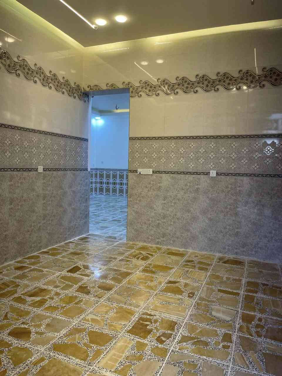 مشتمل للبيع مثنى خلف الشهداء  خلف الطاقة شارع 10 مساحة 143 متر سند 100 متر  5غرف نوم بناء 2026 زيرو  للاستفسار اكثر *********** 
مكتب العباسي للعقار
