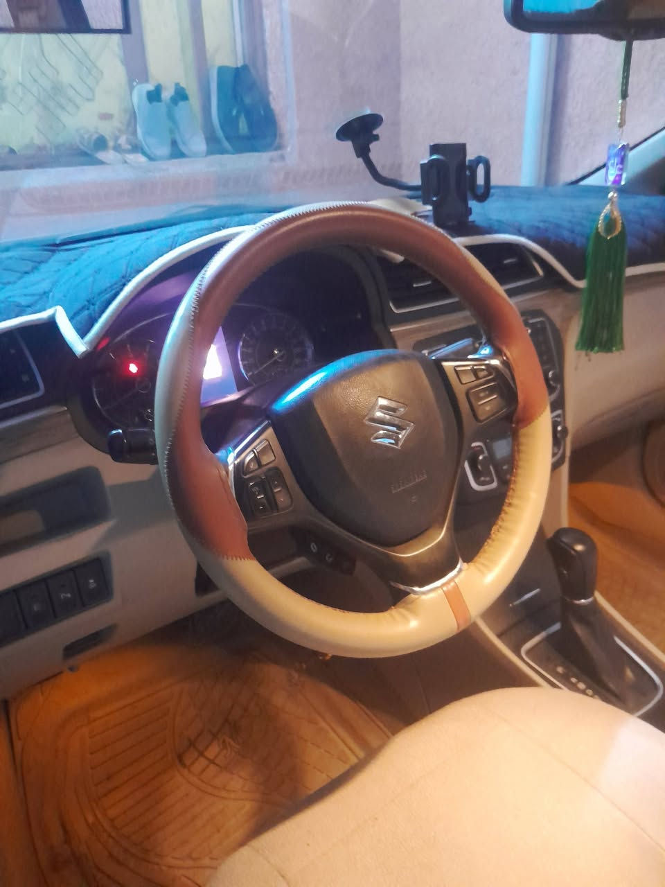 السلام عليكم سيارة سازوكي سياز خليجي موديل22 استلام شركة باسمي مكاني بغداد السعر٩٥ مستعجل على البيع مطلوب لمصرف واصفره واحوله والاتصال على الرقم ***********
