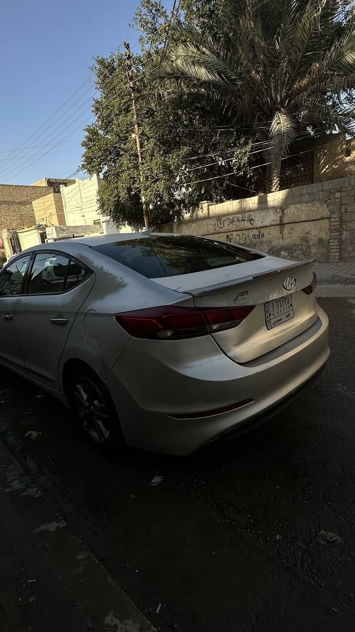 السلام عليكم للبيع النترا 2017 
سياره جاهزه تحويل مباشر فقط جارده  سياره مابيه نقص برغي  كير ومكينه وحداديه وتخم تايرات كله جديد مكينه 2000 دوش كير AT المرغوب  السياره ليبل واحد  تحكمات استيرن 3 وضعيات قياده نورمال وايكو وسبورت  ما انزلاق تدفئه تبريد سياره كامله من كلشي   السعر 122 بيها مجال للاستفسار *********** مكاني كربلاء
